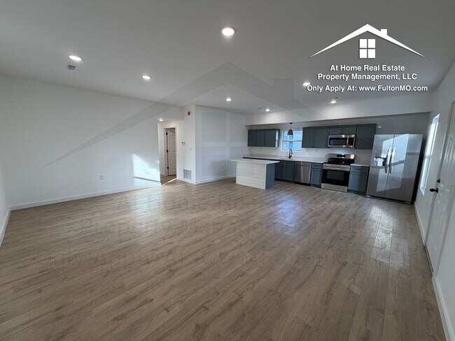 Building Photo - 508 E 8th St