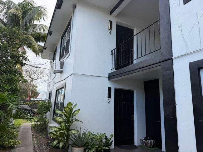 Building Photo - Modern 2-Bedroom | New Kitchen, Bath & Til...