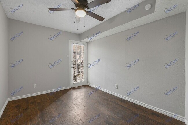 Building Photo - 9520 Royal Ln