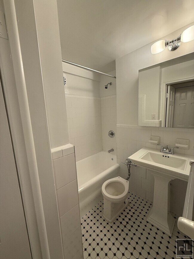 Building Photo - Christopher Street