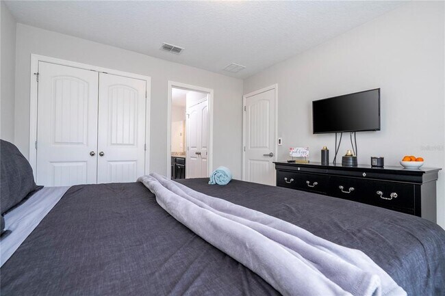 Building Photo - 5251 Wildwood Wy