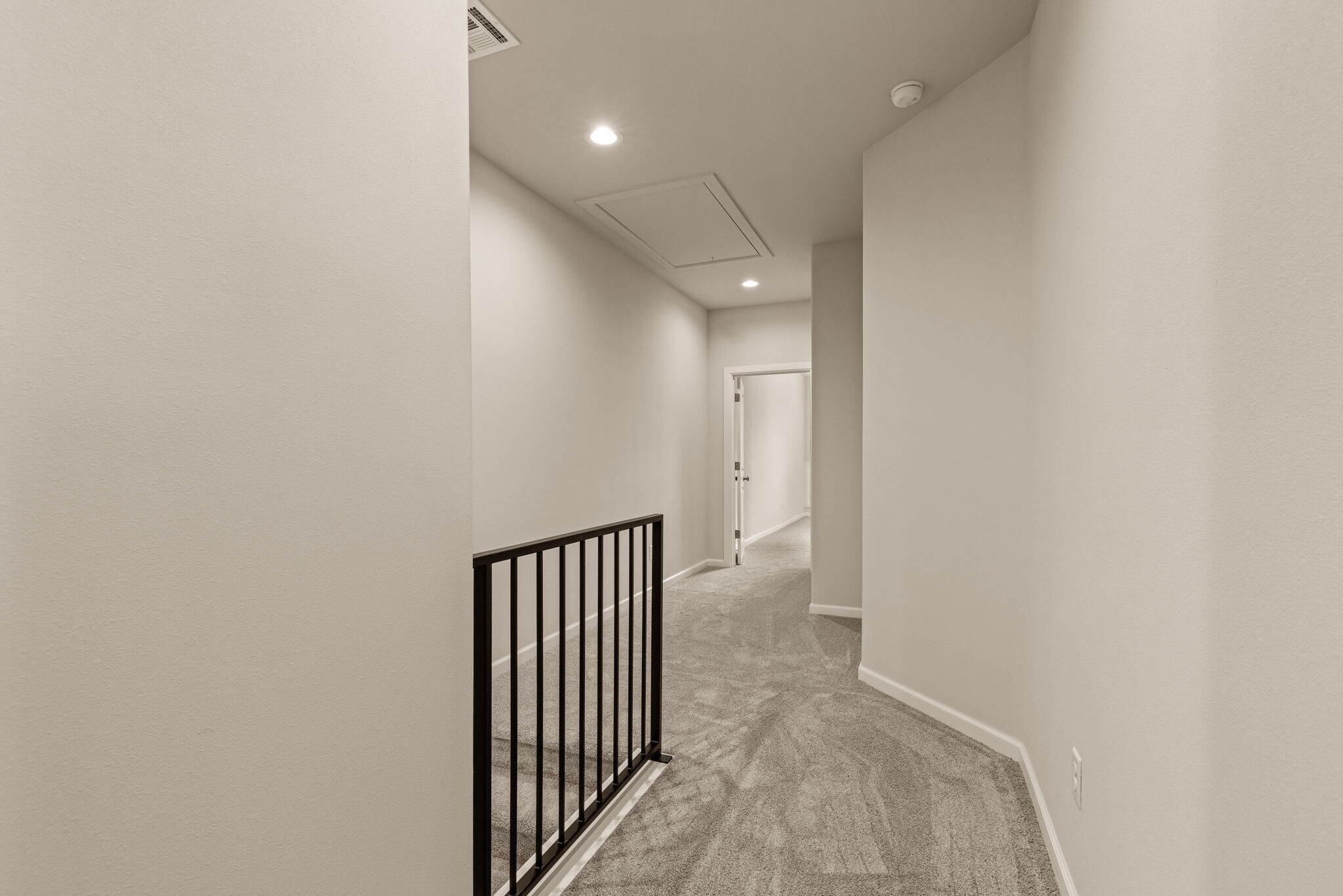 Building Photo - 319 W Commercial St