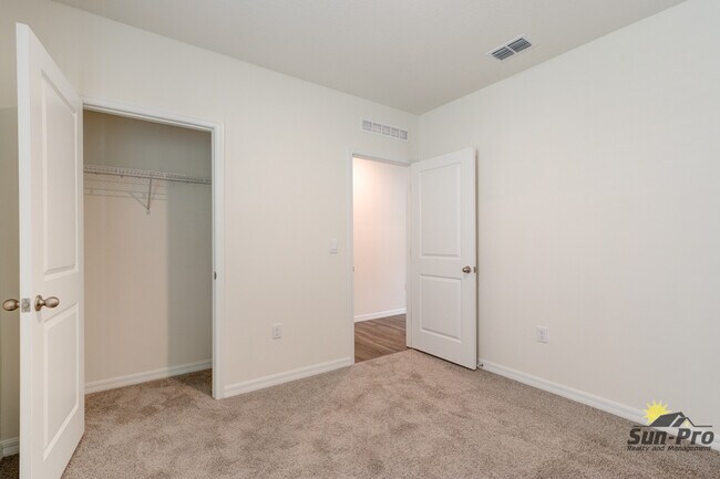 Building Photo - 982 Commons Way