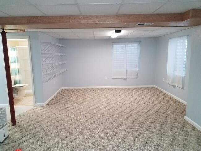 Building Photo - House For Lease