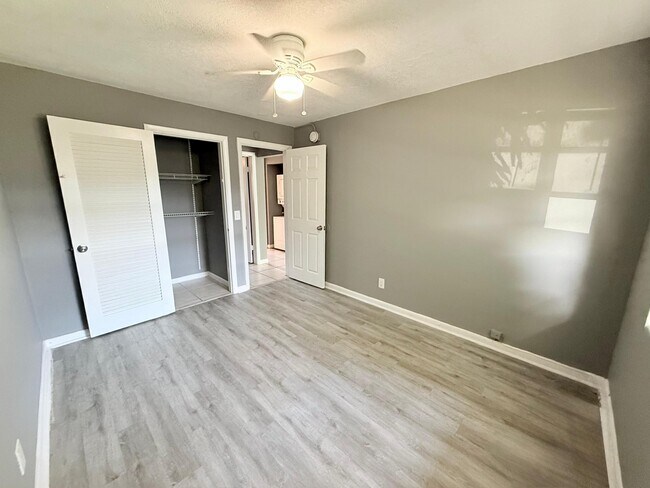 Building Photo - 815 2nd St