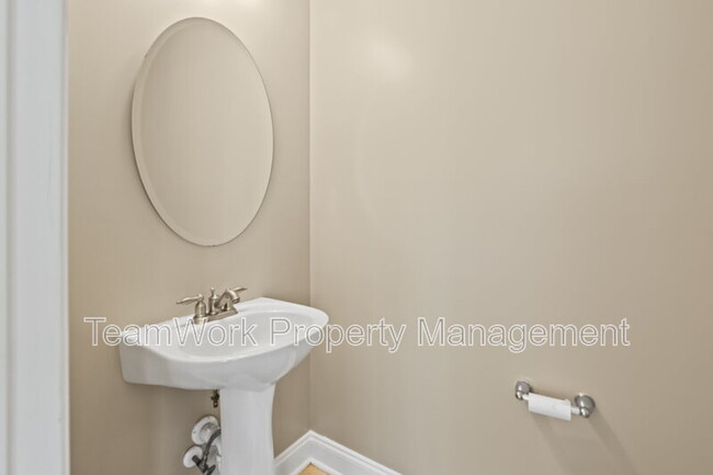 Building Photo - 9034 Parlor Dr