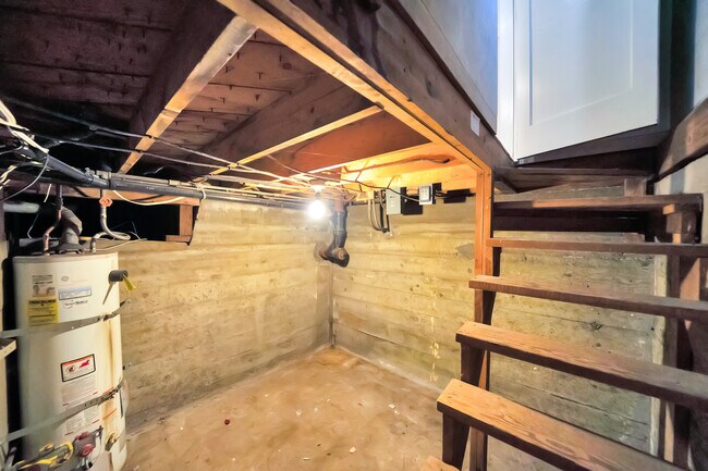 Building Photo - 1301 S Lee Ave