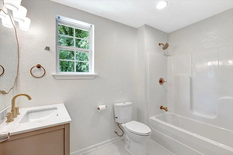 Building Photo - 3926 Arkwright St