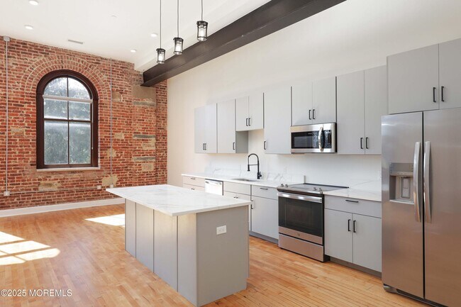 Building Photo - 179 Chelsea Ave