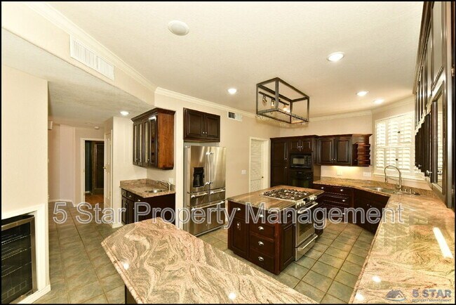 Building Photo - 6598 Eagle Ridge Dr