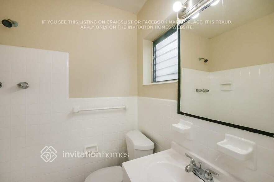 Building Photo - 1511 NE 205th Terrace