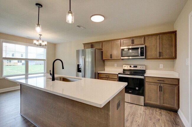 Building Photo - Stunning Like-New Home with Open Floor Pla...