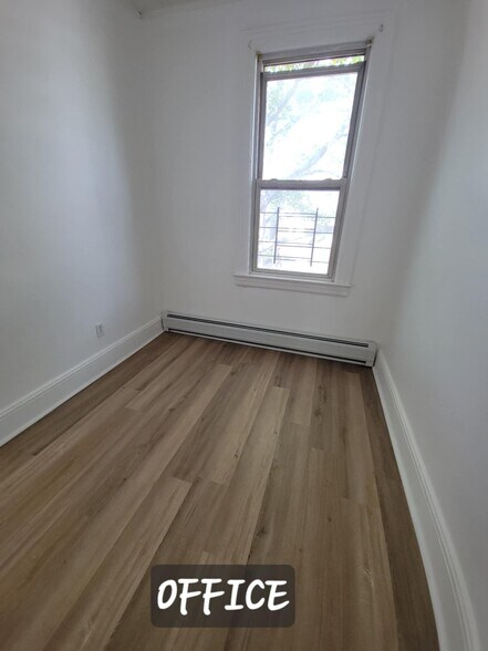 Building Photo - 395 Ege Ave