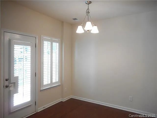 Building Photo - 2501 Silverthorn Dr