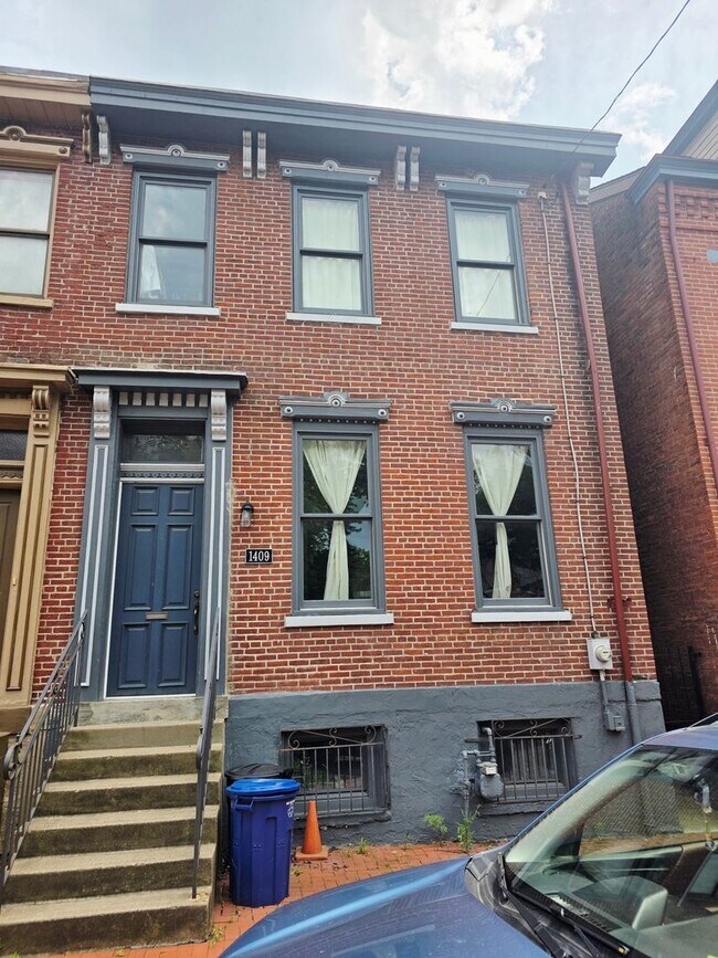 Building Photo - Renovated Manchester Gem with City Views & Modern Upgrades 3 beds 1.5 baths