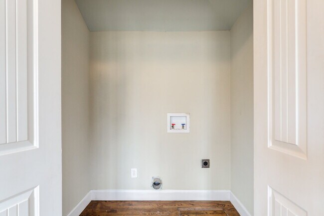 Building Photo - Tech Terrace Pre-lease!!