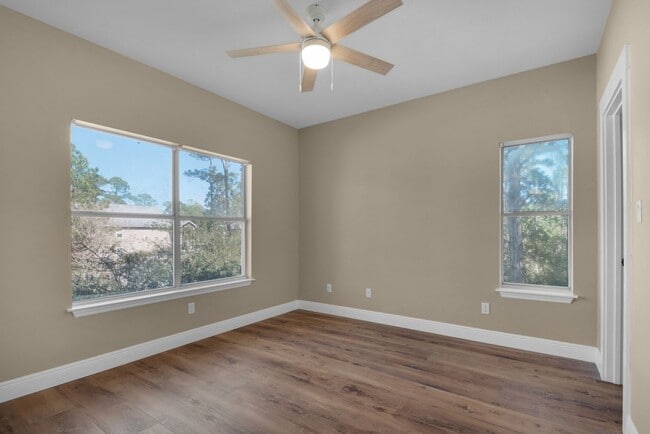 Building Photo - Fully Renovated 2B/2B condo located behind...