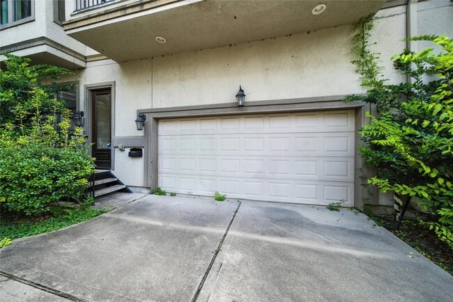 Building Photo - 2318 Camden Dr