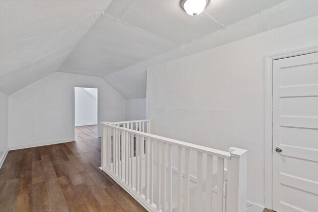 Building Photo - Charming 3BR/1B Single-Family Home