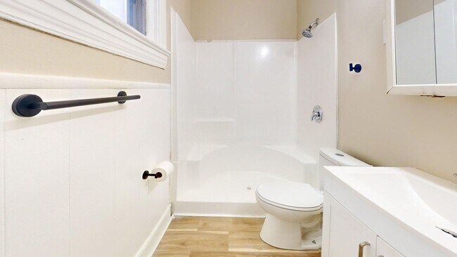 Building Photo - 3865 W 16th St