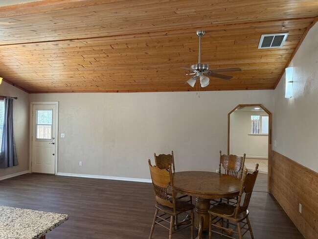 Building Photo - Charming Barndominium Rental with Scenic Foothill Views – Springville, CA