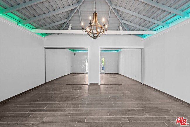 Building Photo - 2036 Hillsboro Ave