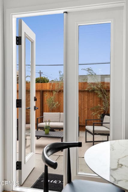 Building Photo - 894 Saratoga St