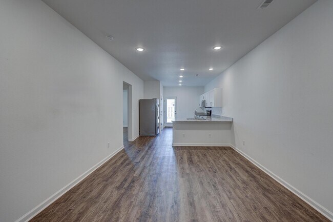 Building Photo - 707 Short Leaf Ln