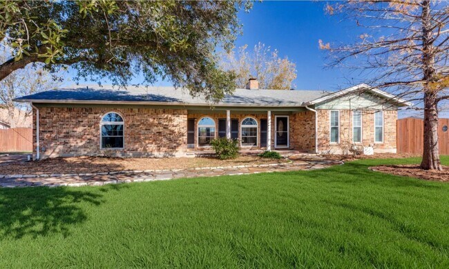 Building Photo - 1024 W Apache Trail