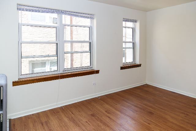 Building Photo - 4241 N Kenmore Ave