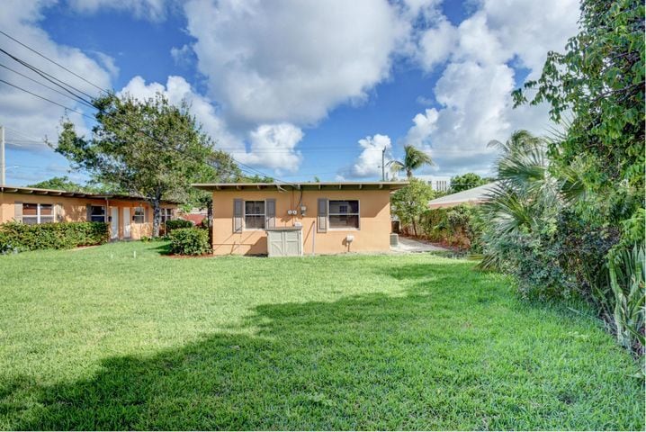 Building Photo - 710 SE 4th Ave