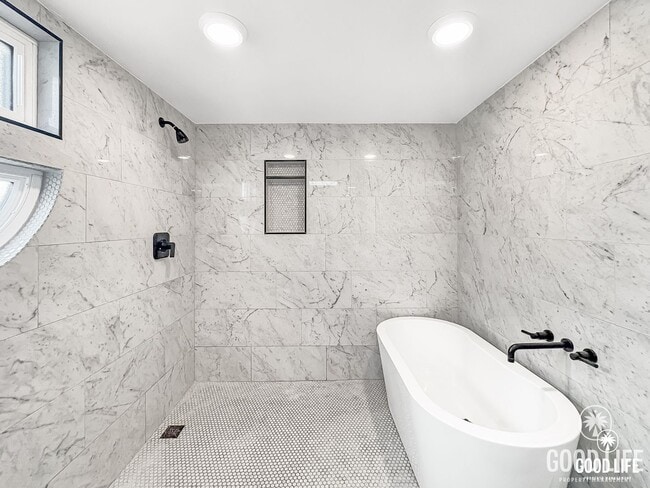 Building Photo - Modern Coastal Property In Gated Encinitas Community | 3BD/2.5BA w/Garage