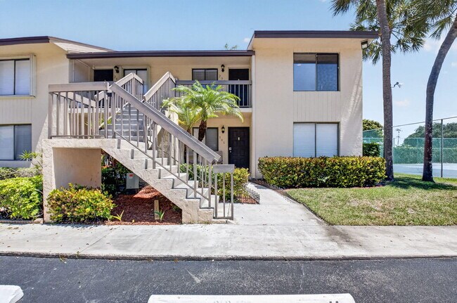 Building Photo - 6649 Somerset Dr