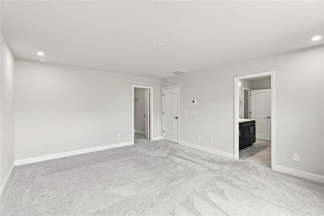 Building Photo - 406 Riverclub Rd