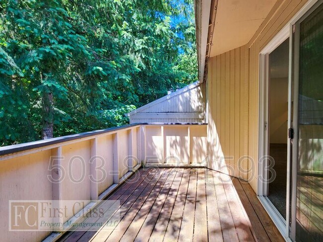 Building Photo - 3648 SW Beaverton Hillsdale Hwy