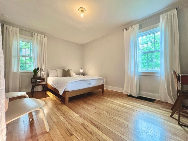Building Photo - The Ideal TC Downtown Retreat