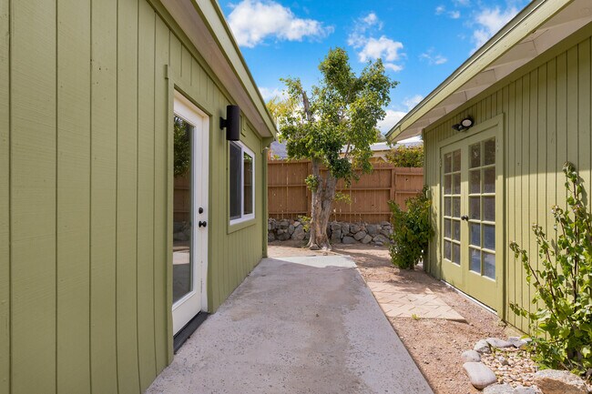 Building Photo - 38501 Bel Air Dr