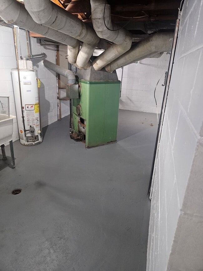 Building Photo - 3 bd/1 bath Single Family home