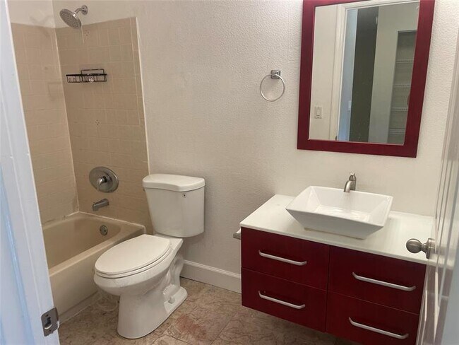 Building Photo - 9162 Vineyard Lake Dr