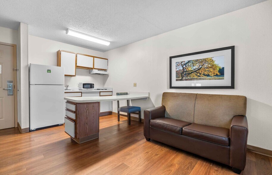 Building Photo - Furnished Studio-Dallas - Plano Parkway