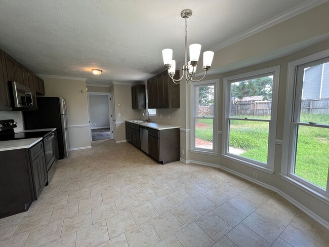 Building Photo - Charming 3 Bed 2.5 Bath Home in Beaver Run