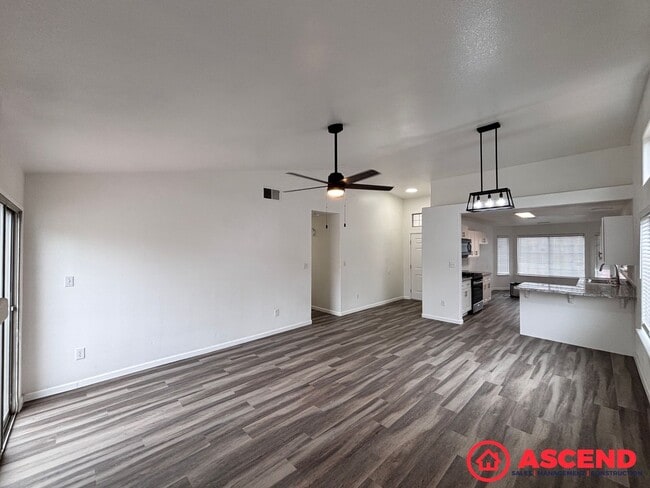 Building Photo - Beautiful 4 Bedroom Home In Rosedale!