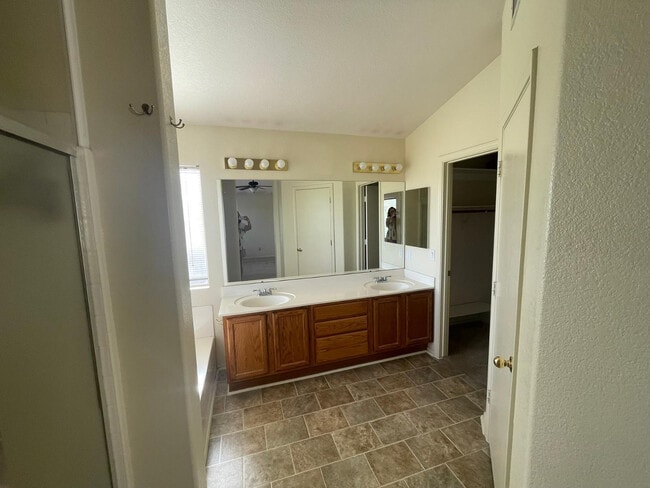 Building Photo - 324 W Colt Rd