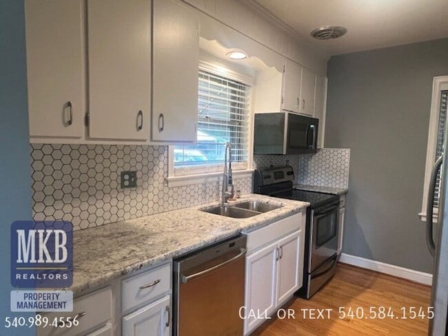 Building Photo - 6099 Franklin Rd