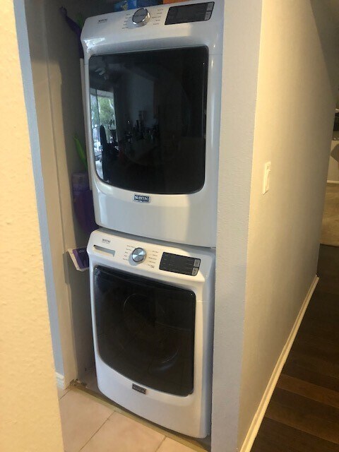 Building Photo - 6495 E Happy Canyon Rd