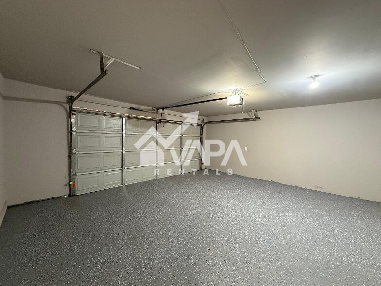 Building Photo - 5512 Grand Lake Dr