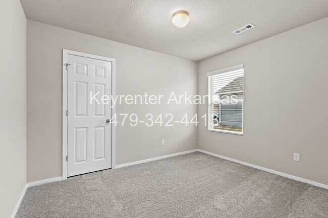 Building Photo - Beautiful new build home!