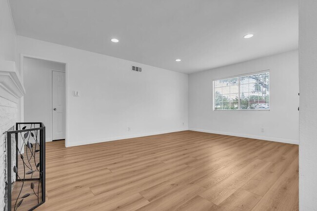 Building Photo - 2502 S Olive St
