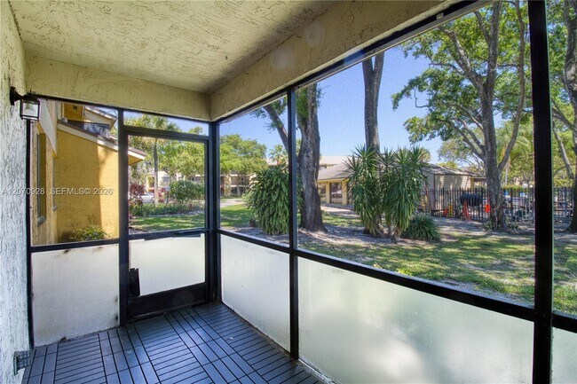 Building Photo - 3095 N Oakland Forest Dr