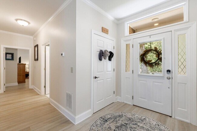 Building Photo - 390 Alpine Dr